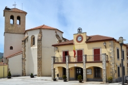 Iglesia y ayuntamiento de Canencia